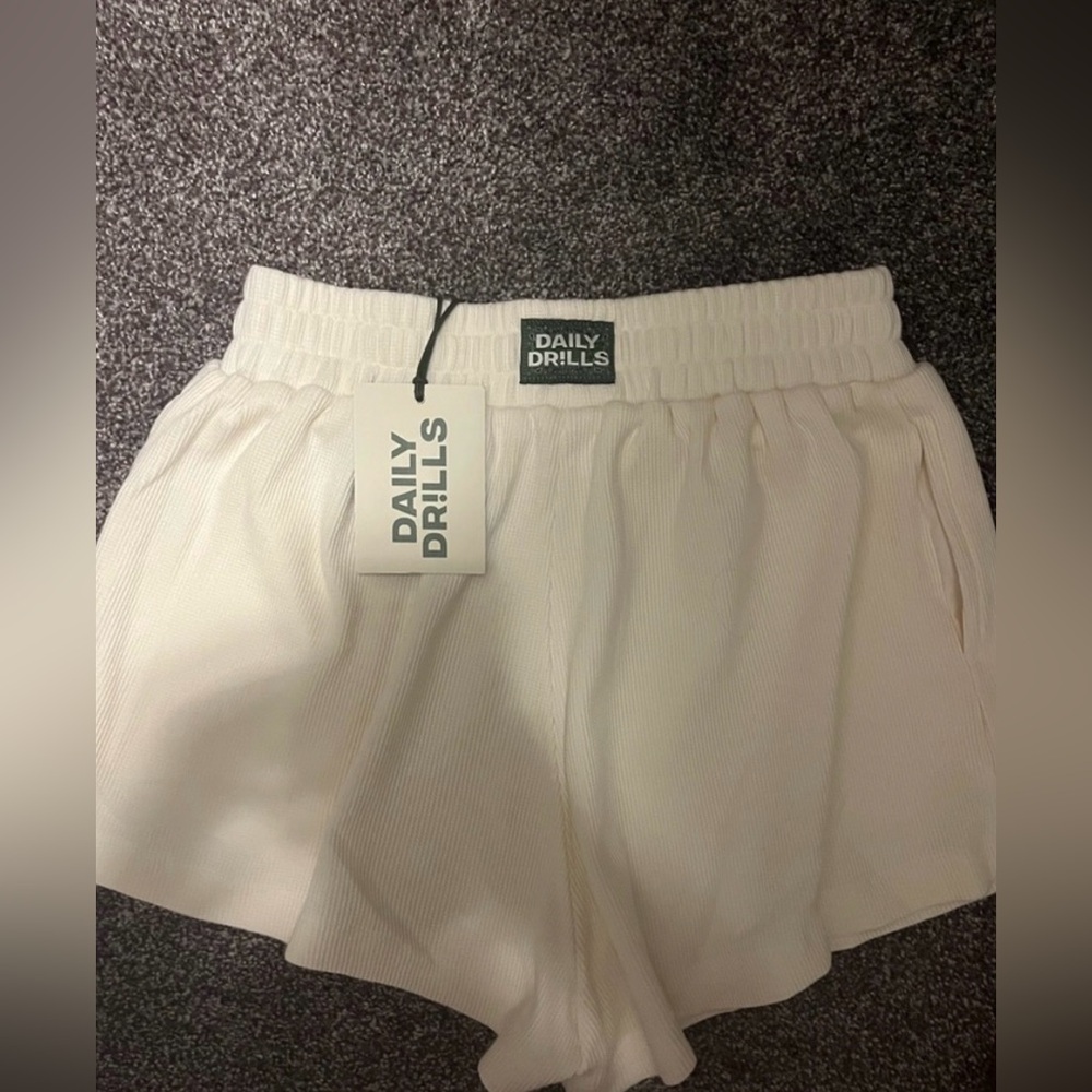 NWT XS/S Daily Drills Women's Cream Thermal Shorts